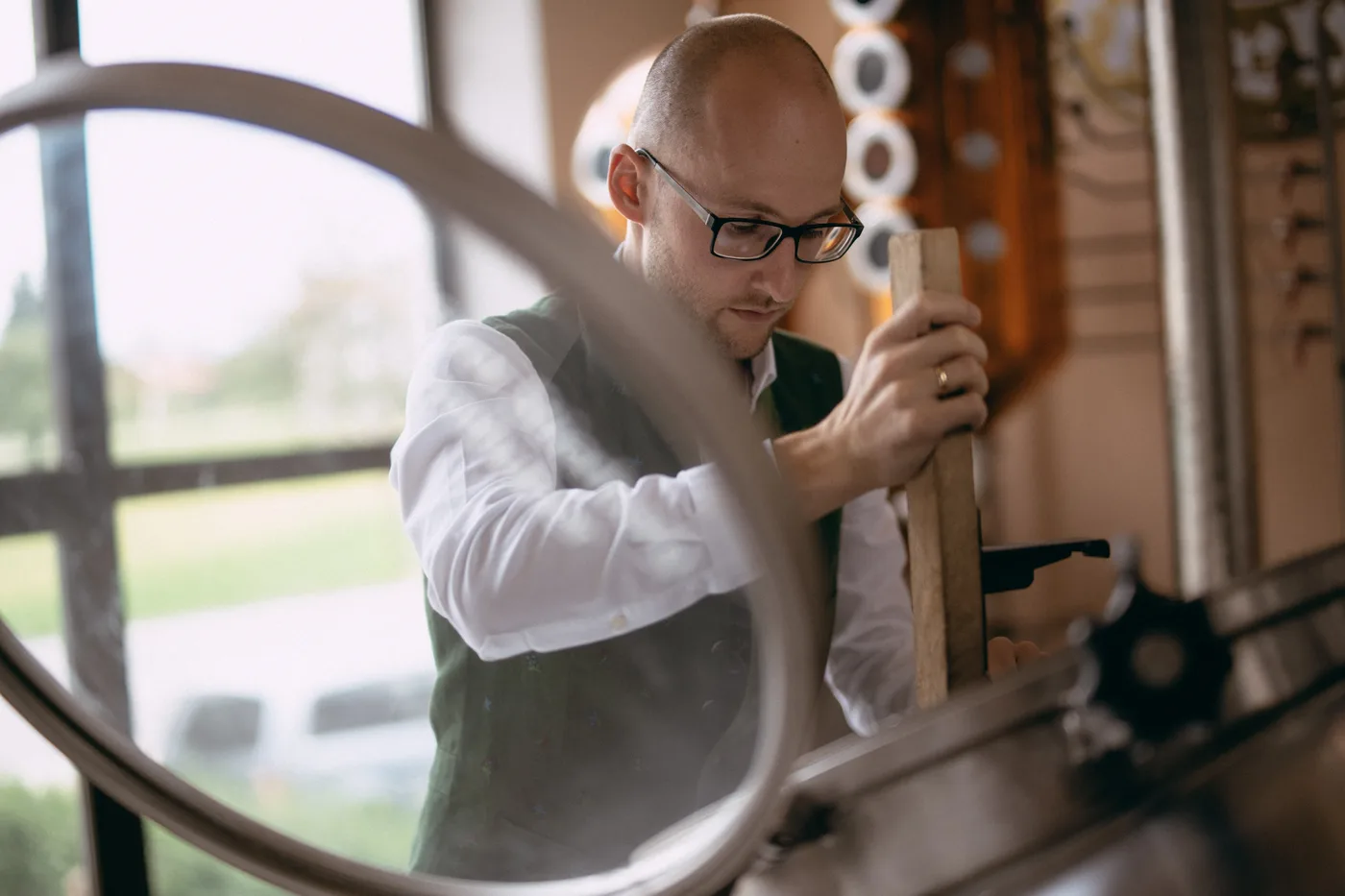 Brauer bei der Arbeit im Sudhaus